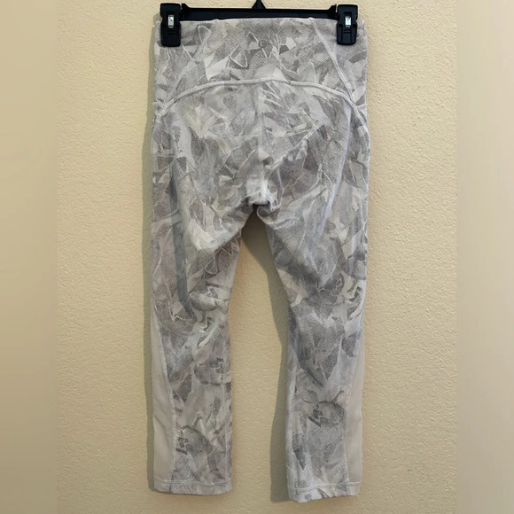 Lululemon Train Times 7/8 Jasmine White Multi Gray Sz 6 Athletic Run Leggings - Picture 4 of 13